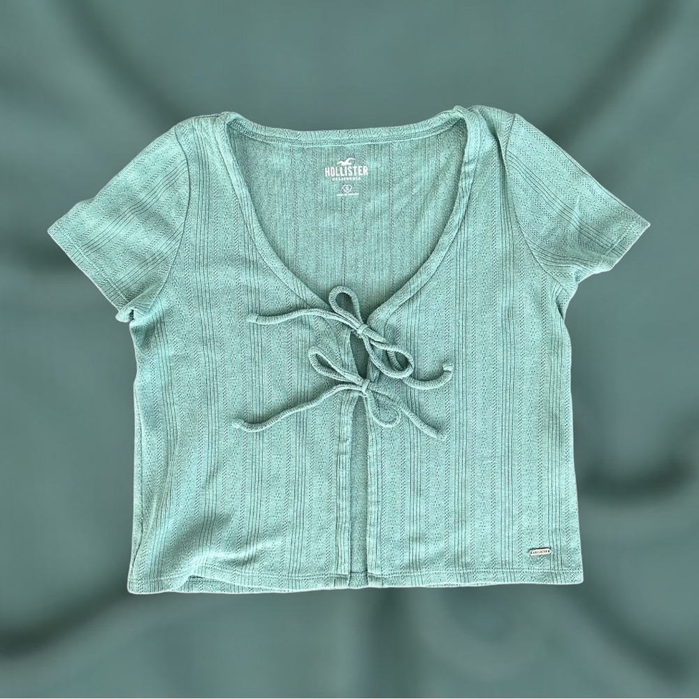 HOLLISTER Tie-Front Baby Tee